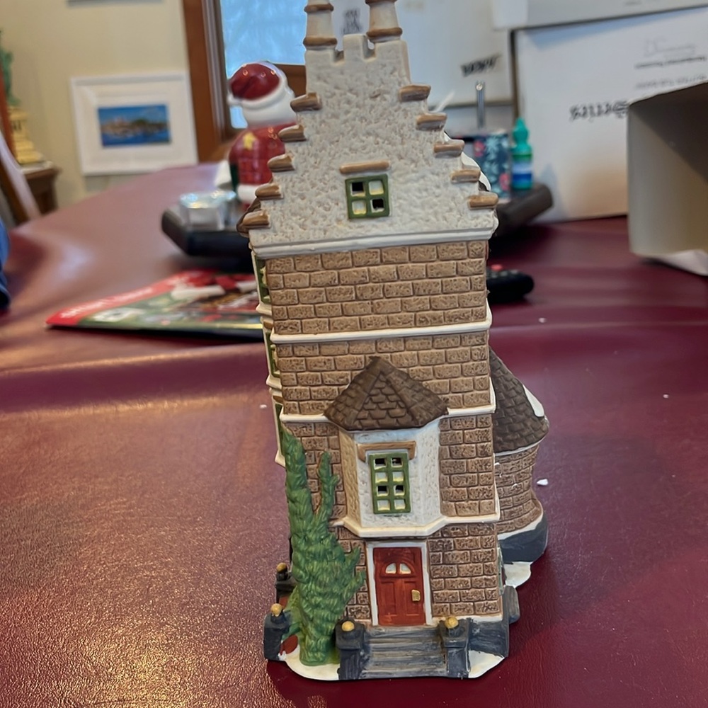 Department 56 Dickens Village series, nephew Fred’s flat - Picture 7 of 7